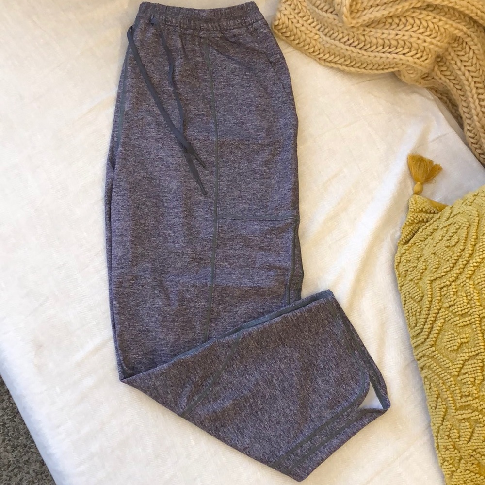 GRAY CROPPED PANT FROM LULULEMON // HENLEY / HEATHERED GRAY PRINT ?? See photos